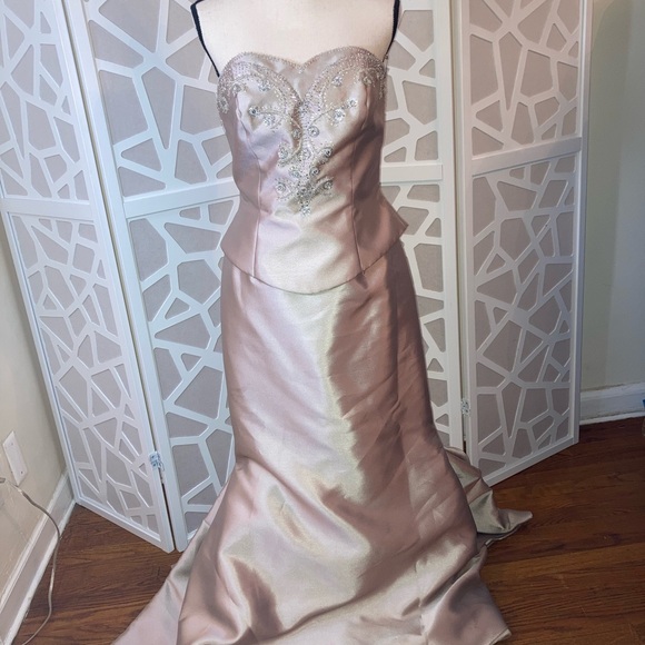 Elegant Satin Evening Gown with Jacket - Picture 3 of 5